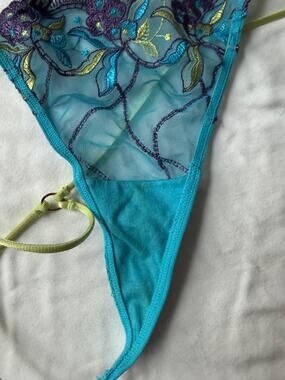 NWOT Daisy Fuentes Turquoise Embroidered Mesh Thong Panty – Size L
